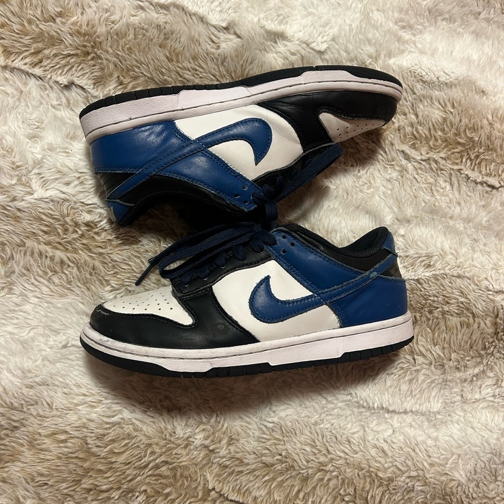 Nike Black and White Low-Top Sneakers - Picture 3 of 8